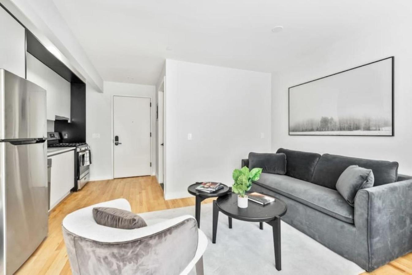 Luxe Studio With Charming Juliet Balcony Apartment New York City Exterior photo
