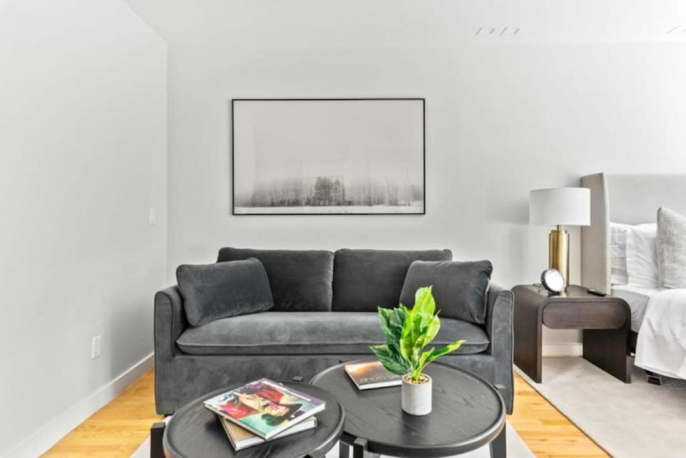 Luxe Studio With Charming Juliet Balcony Apartment New York City Exterior photo