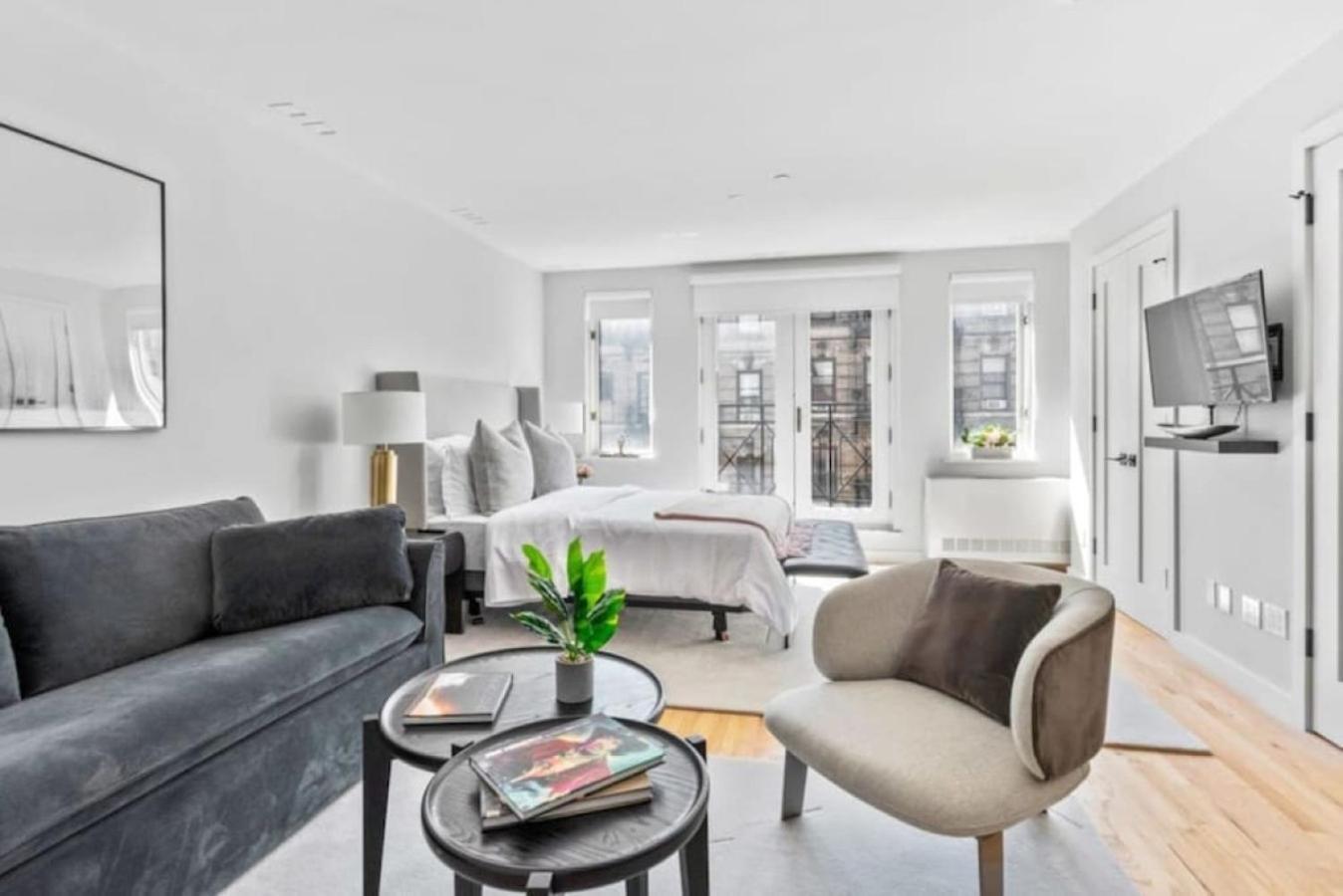 Luxe Studio With Charming Juliet Balcony Apartment New York City Exterior photo