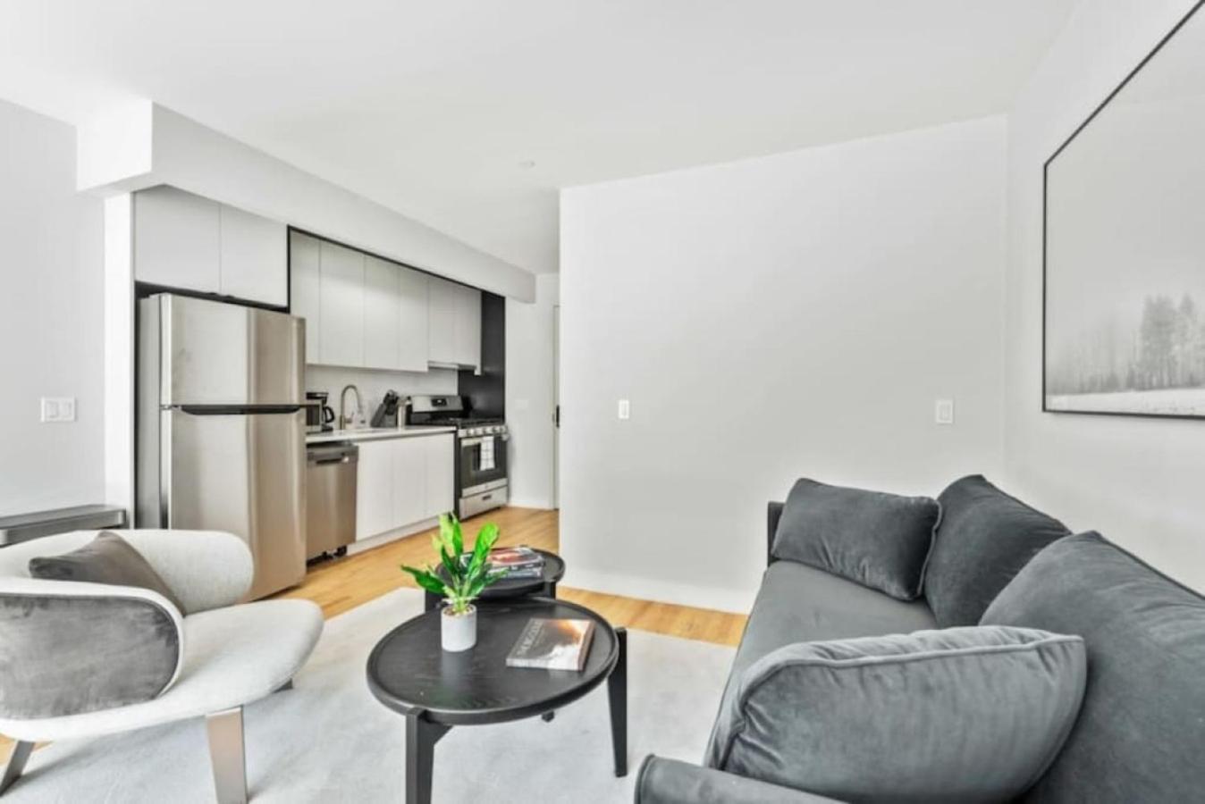 Luxe Studio With Charming Juliet Balcony Apartment New York City Exterior photo
