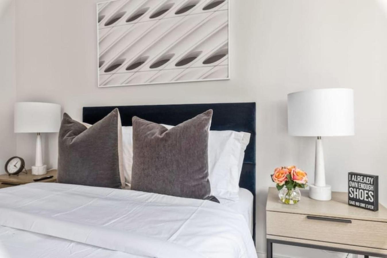Luxe Studio With Charming Juliet Balcony Apartment New York City Exterior photo
