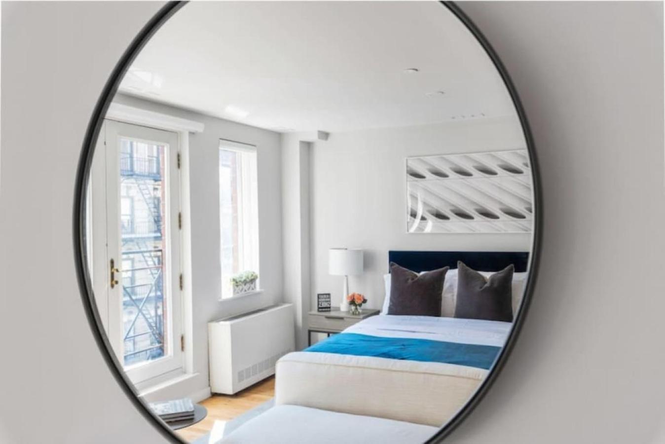 Luxe Studio With Charming Juliet Balcony Apartment New York City Exterior photo