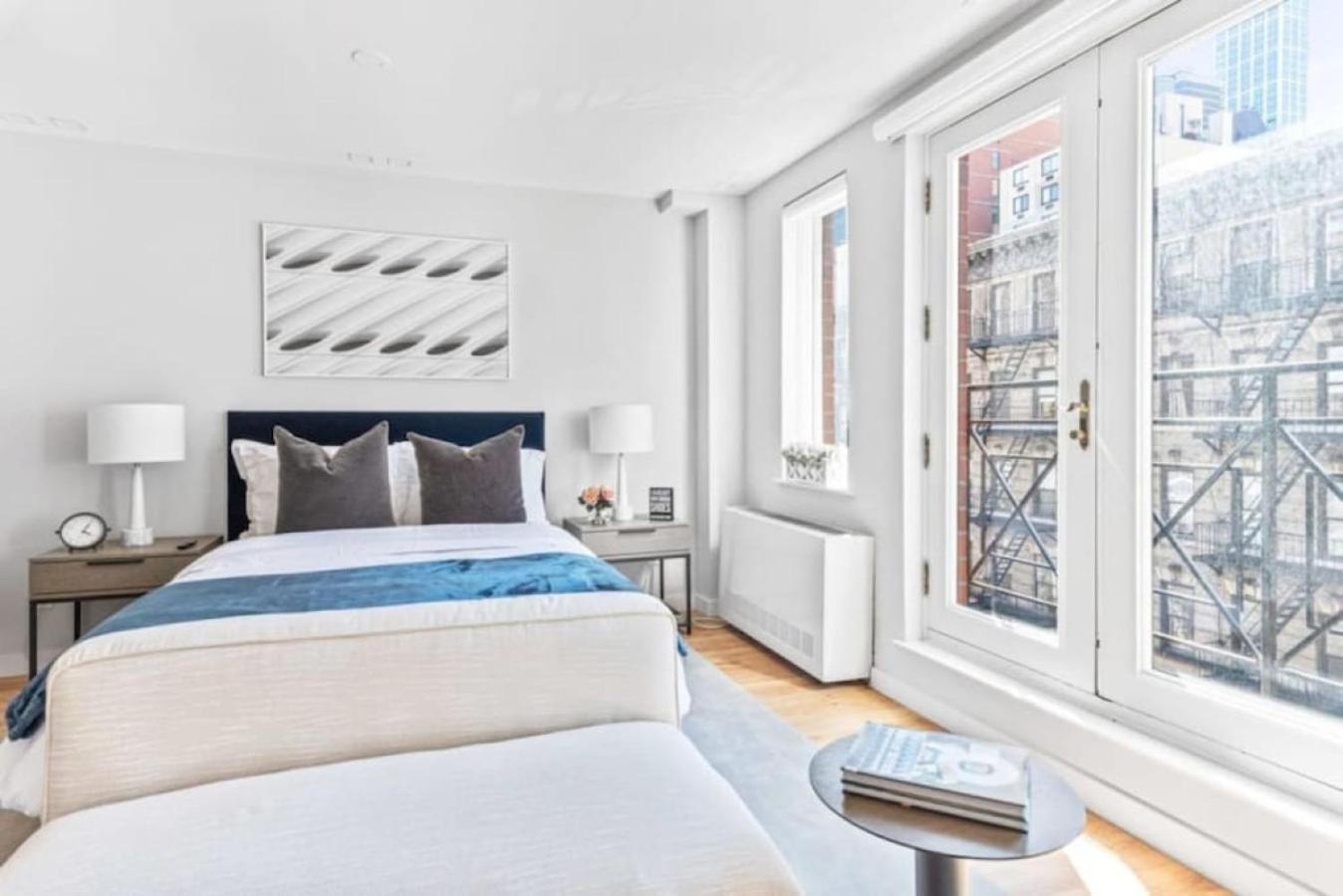 Luxe Studio With Charming Juliet Balcony Apartment New York City Exterior photo