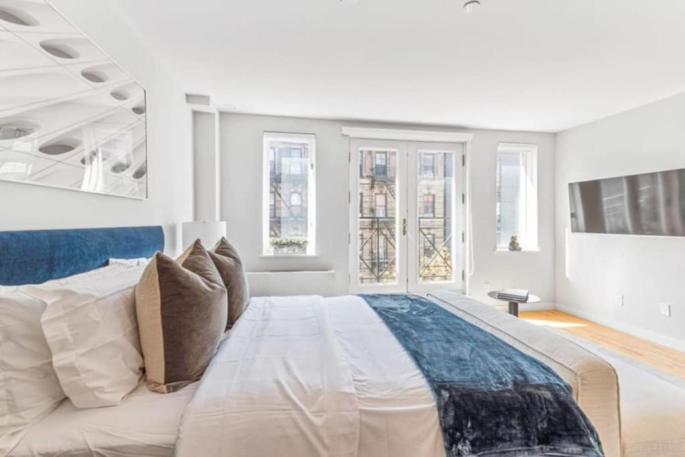 Luxe Studio With Charming Juliet Balcony Apartment New York City Exterior photo